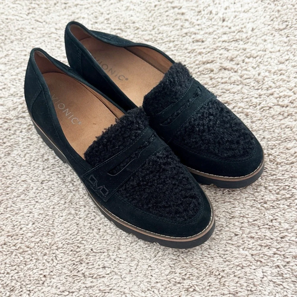 VIONIC Nubuck Loafer With Sherpa “Cheryl” Black EUC Size 7.5 - Picture 3 of 6
